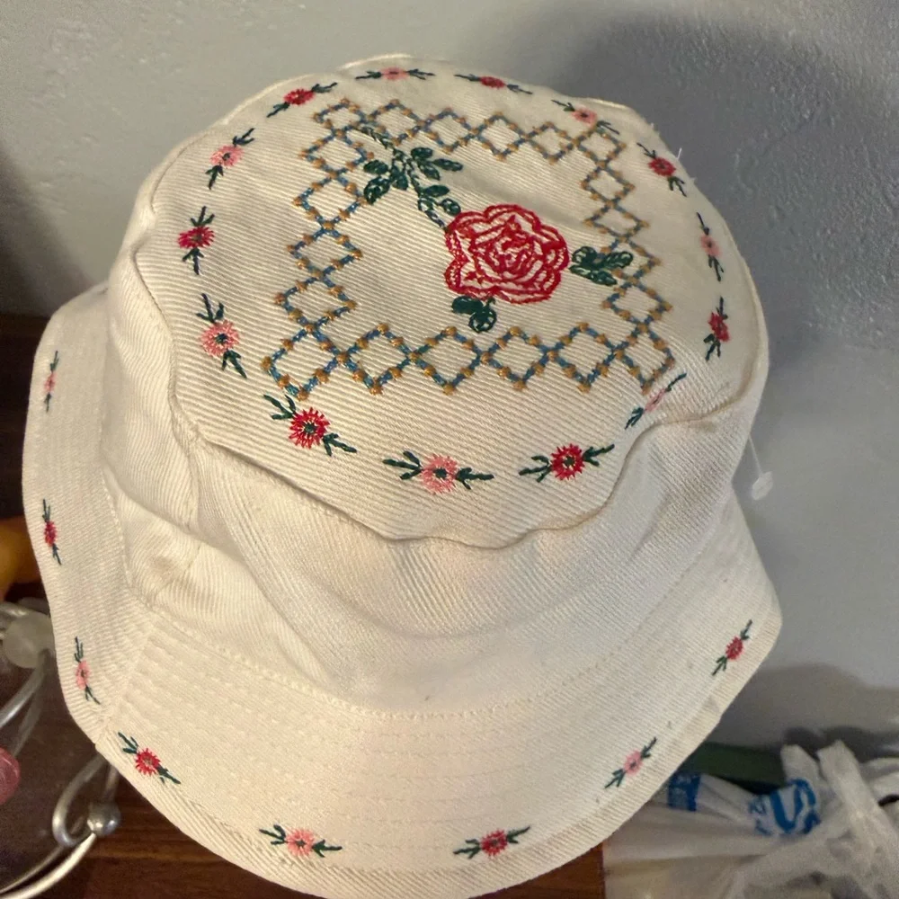 Urban Outfitters Rose Embroidered Bucket Hat - Picture 6 of 6